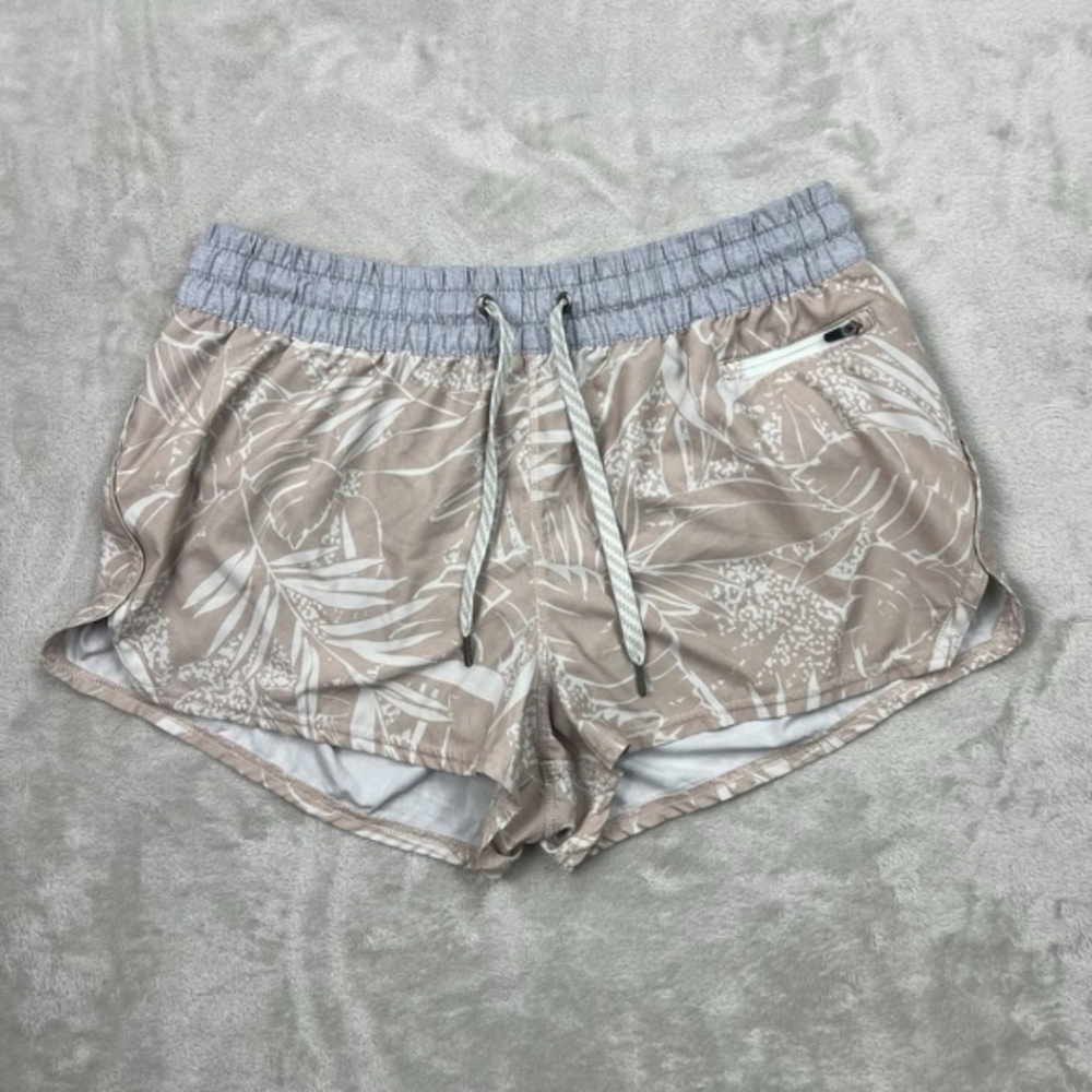 Vuori Clementine 2.0 Short 2.5" In Salt Pink Rainforest